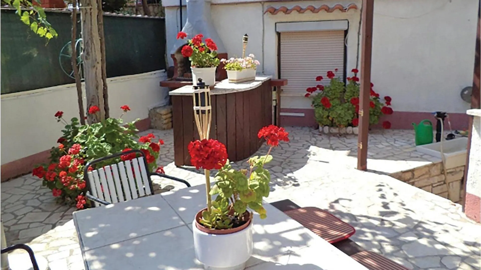 2 Bedroom Nice Apartment In Pula